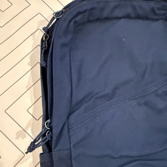 NWT Fjallraven Raven 28 Navy Backpack - Picture 4 of 13